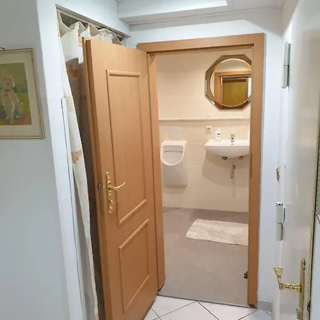 21481 Bed & Breakfast